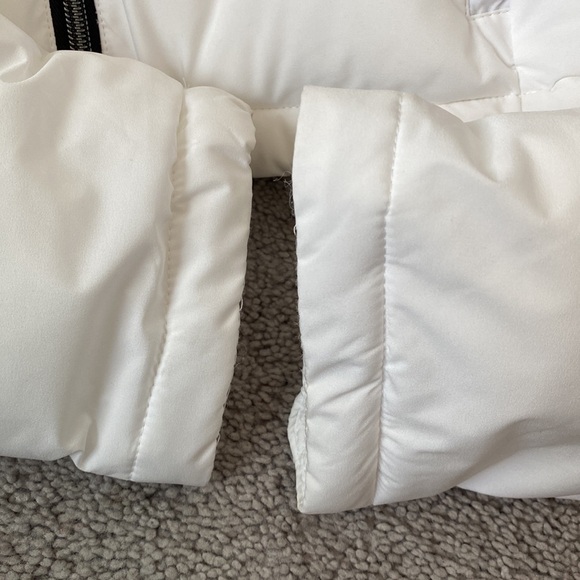 DKNY Puffer Full Zip Up- Preloved - Picture 8 of 15